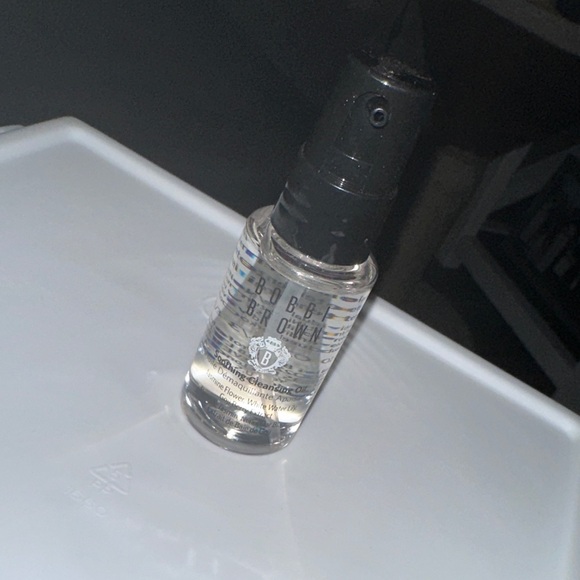 Bobbi Brown Soothing Cleansing Oil - Pink Hue - Picture 2 of 3